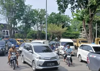 Pengendara Diminta Hindari Kawasan Tugu Keris Siginjai, Aksi Sopir Sebabkan Kendaraan Padat Merayap