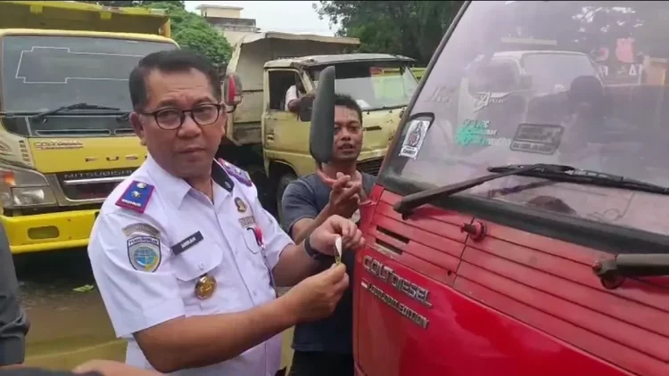 Dishub Kota Jambi Pasangi Stiker di 460 Kendaraan, Sopir Kini Bisa Isi BBM Bersubsidi di 19 SPBU