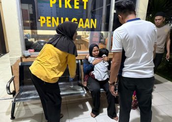 Seorang Ibu Histeris Cari Anaknya, Kapolresta Cepat Tanggap Pertemukan Anaknya Kembali
