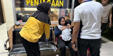 Seorang Ibu Histeris Cari Anaknya, Kapolresta Cepat Tanggap Pertemukan Anaknya Kembali