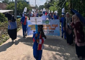 MI Jauharul Iman Meriahkan Pawai MTQ Tingkat Desa Senaung