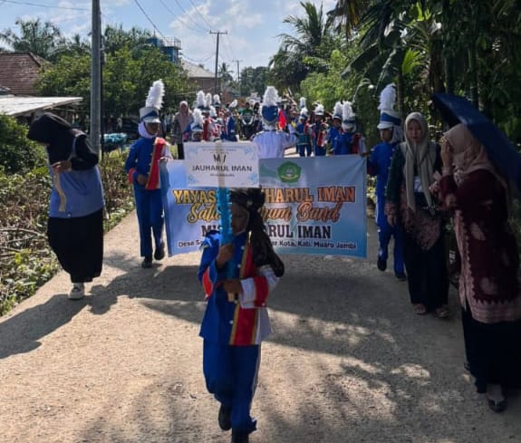 MI Jauharul Iman Meriahkan Pawai MTQ Tingkat Desa Senaung