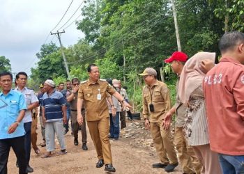 Viral Sampah Berserakan di Pinggir Jalan Muaro Jambi, BBS Turun Tangan