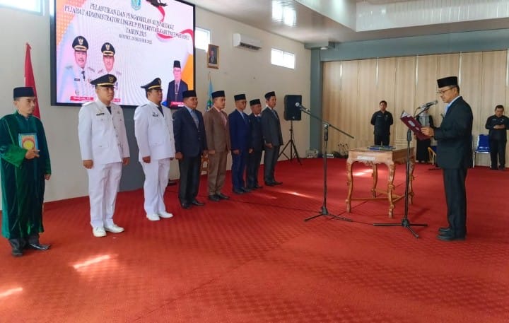 Pemprov Jambi Serahkan Bantuan Dumisake Pendidikan, SPP 340 Siswa Dibayar Lunas