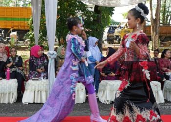 Fashion Show Anak dan Remaja Resmi Dibuka Pj Sekda Zulhifni