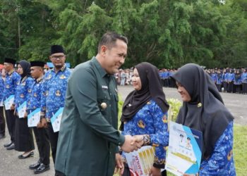 Bupati H M Syukur Lantik Sebanyak 1.375 Orang PPPK
