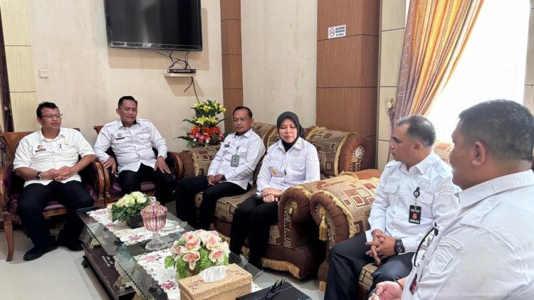 Wali Kota Jambi Serahkan Bansos Kepada Penderita HIV AIDS