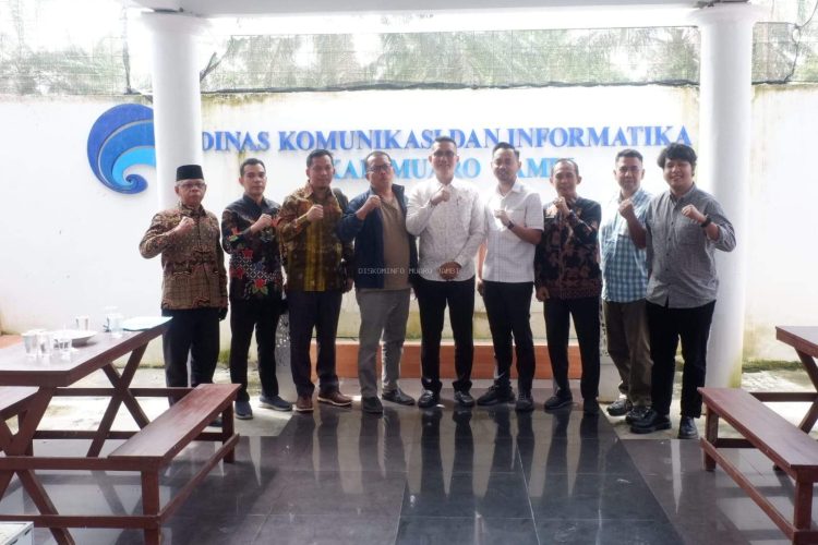 Kepala Dinas Komunikasi dan Informatika (Diskominfo) Kabupaten Muaro Jambi, M. Faisal Harahap, Menyambut Kunjungan Pimpinan dan Anggota Komisi I DPRD Provinsi Jambi