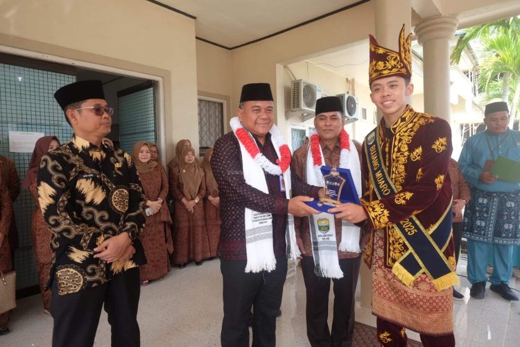 Pemerintah Kabupaten Muaro Jambi Menyambut Kedatangan Para Kafilah Dari Berbagai Kabupaten/Kota yang Akan Mengikuti Musabaqah Tilawatil Qur’an (MTQ) ke-54 Tingkat Provinsi Jambi 2025
