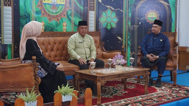 Sekretaris Daerah Kabupaten Muaro Jambi, H. Budhi Hartono, S.Sos, MT Berdialog Bersama TVRI di Kawasan Arena MTQ Kabupaten Muaro Jambi