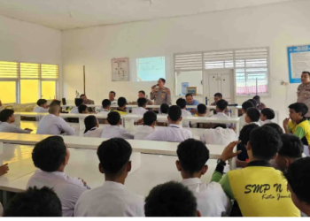 Sat Binmas Polresta Jambi Beri Penyuluhan Kenakalan Remaja dan Antisipasi Geng Motor di SMP Negeri 12 Kota Jambi