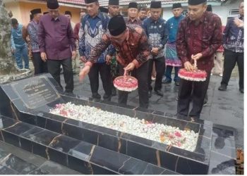 HUT Sungai Penuh ke-17, Kenang Jasa Pendiri Melalui Ziarah ke Makam H. Fauzi Siin