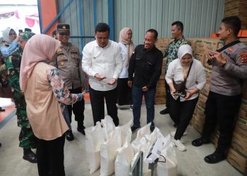 Wakil Bupati Tanjab Barat Luncurkan Bantuan Pangan Beras Bulog untuk Keluarga Penerima Manfaat