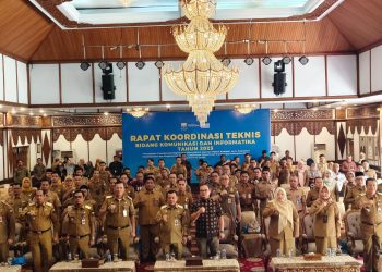 Gubernur Al Haris Tinjau Pelaksanaan TKA di SMAN 8 Kota Jambi