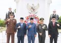Peringati Hari Pahlawan Ke-80 Bupati Anwar Sadat Tabur Bunga di Makam Pahlawan