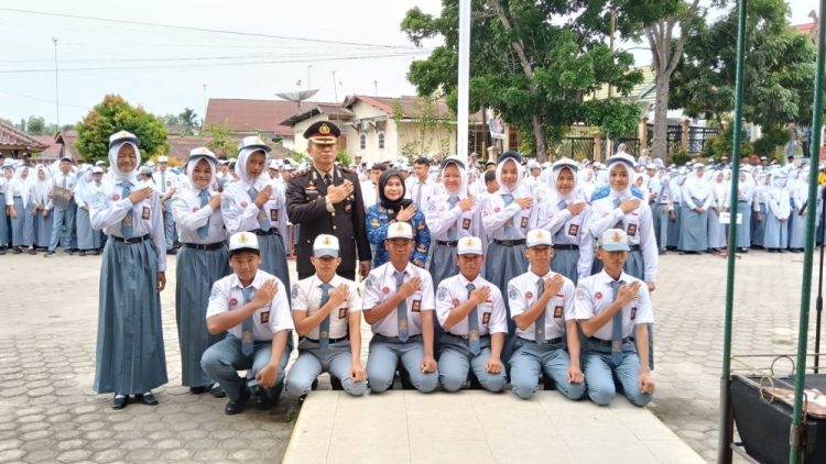 Peringatan Hari Pahlawan di SMKN 2 Kota Jambi, Tekankan Karakter dan Kolaborasi Pendidikan