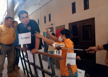 Rekonstruksi Kasus Penikaman di Angso Duo, Pelaku Tusuk Korban Usai Cekcok di Toilet Masjid