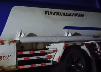 Satu Unit Mobil Tangki Biru Putih Terbakar Didalam Gudang Satu orang Meninggal