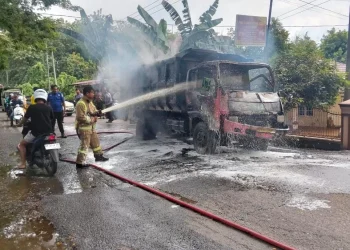 Truk Ludes Terbakar di Muaro Kumpeh, Diduga Akibat Korsleting Listrik