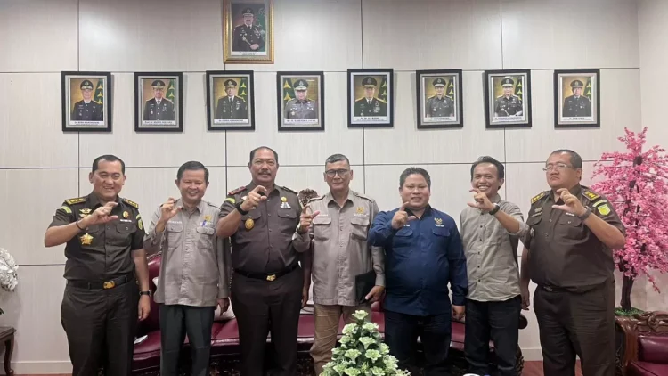 Kajati Jambi Sugeng Hariadi Tegaskan Komitmen Keterbukaan Informasi Saat Terima Kunjungan KI Jambi