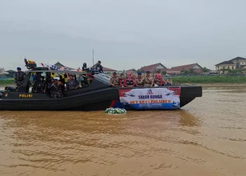 Ditpolairud Polda Jambi Peringati HUT ke-75 dengan Upacara Tabur Bunga di Sungai Batanghari