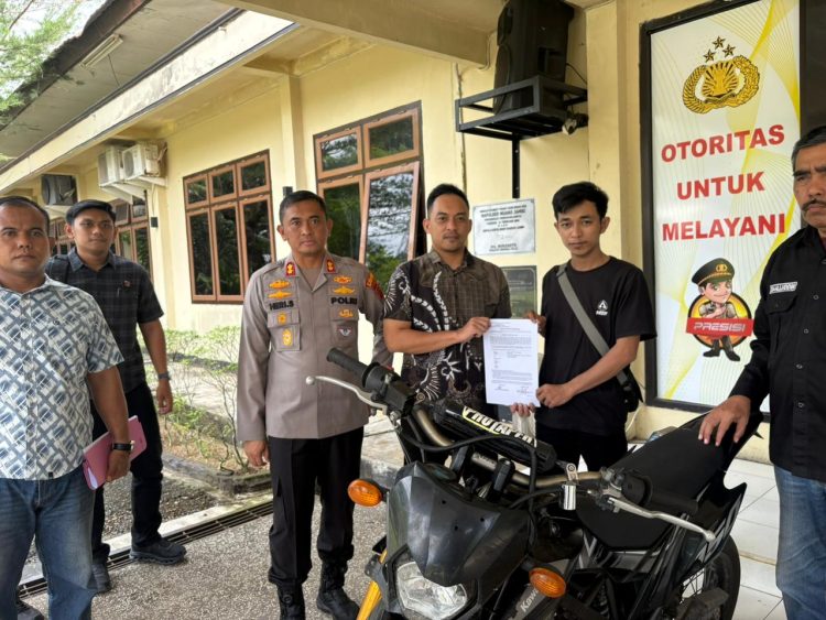 Kapolres Muaro Jambi Serahkan Kembali Motor Hasil Curian Kepada Pemiliknya