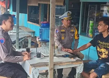 Polantas Menyapa, Ditlantas Polda Jambi Sambangi Supir Truk Angkutan Barang Dengar Keluhan di Terminal Talang Gulo