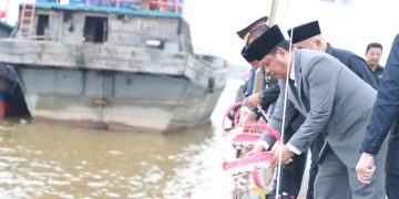 Pemkab Tanjabbar Gelar Upacara Pelarungan Bunga Peringati Hari Pahlawan ke-80