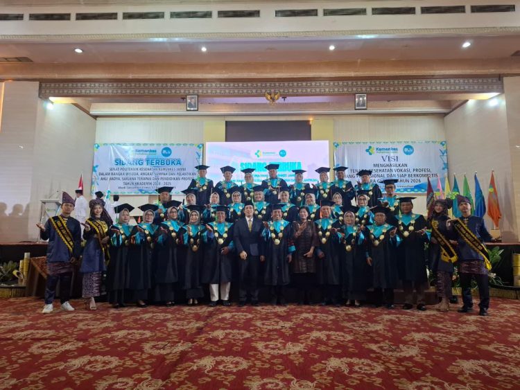 439 Mahasiswa Poltekkes Kemenkes Jambi Diwisuda