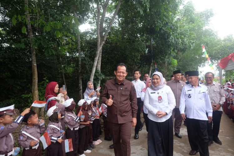 439 Mahasiswa Poltekkes Kemenkes Jambi Diwisuda