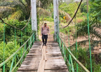 Respons Cepat Keluhan Warga, Polres Kerinci Tinjau Kondisi Jembatan Rusak di Bukit Kerman
