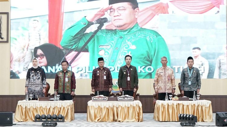 Posbankum di 68 Kelurahan Kota Jambi Rampung, Kanwil Kemenkum Jambi Serahkan Penghargaan dan Sertifikat NLP