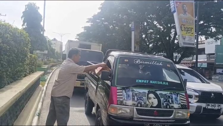 Wabup A. Khafidh Lepas Bantuan Kemanusiaan untuk Korban Bencana Solok Selatan