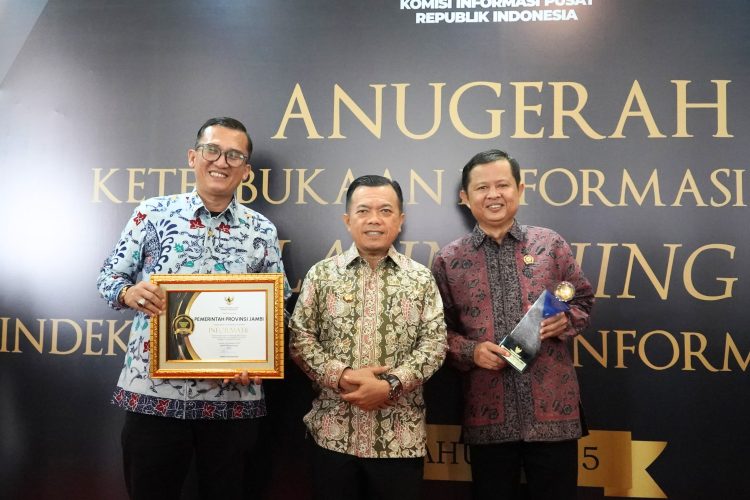 Terima Anugerah Keterbukaan Informasi Publik 2025, Gubernur Al Haris Tegaskan Komitmen Transparansi Pemprov Jambi