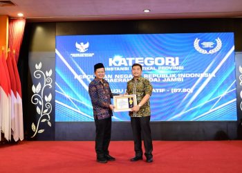 Polda Jambi menerima penghargaan hasil Monev Keterbukaan Informasi Publik 2025