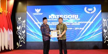 Polda Jambi menerima penghargaan hasil Monev Keterbukaan Informasi Publik 2025