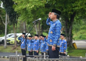 Wakil Bupati Muaro Jambi, Junaidi H. Mahir, memimpin Upacara Hari Kesadaran Nasional (HKN) dan Hari Bela Negara (HBN) ke-77