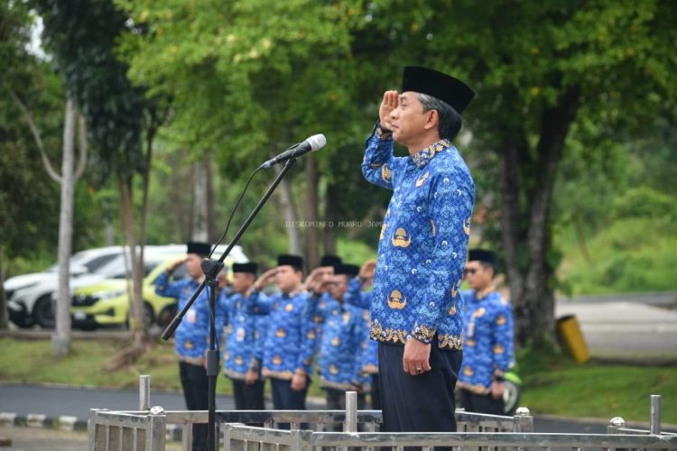 Wakil Bupati Muaro Jambi, Junaidi H. Mahir, memimpin Upacara Hari Kesadaran Nasional (HKN) dan Hari Bela Negara (HBN) ke-77