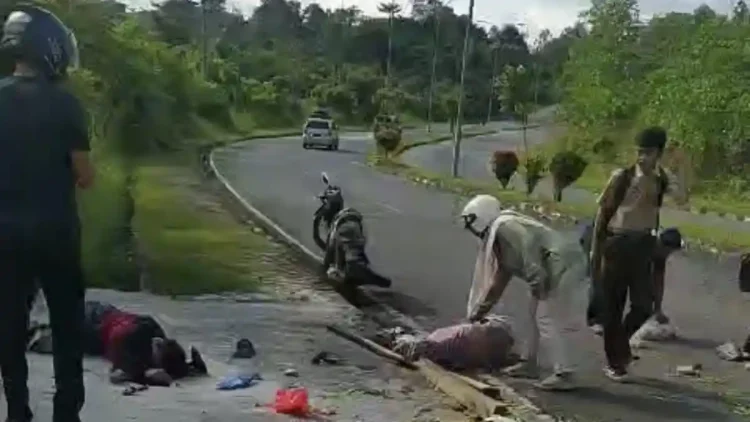 Motor Vs Mobil, Ibu-ibu Alami Kecelakaan di Jalan Arena MTQ Batang Hari