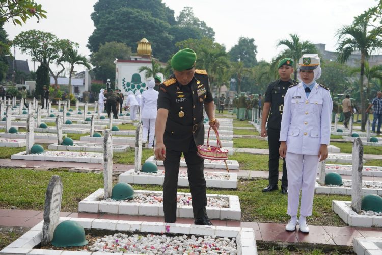 Peringati Hari Juang TNI AD ke-80, Korem Gapu Ziarah di TMP Satria Bhakti