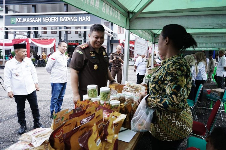 Kejari Batang Hari Gelar Berbagai Kegiatan Pelayanan Masyarakat, Meriahkan Hari Anti Korupsi Sedunia