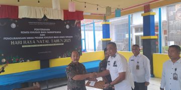 Lapas Sarolangun Serahkan Remisi Natal Kepada Enam WBP