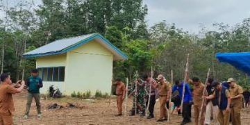 Polsek Tanah Sepenggal Kawal Ketat Program Penanaman Jagung Nasional di Tanah Bekali