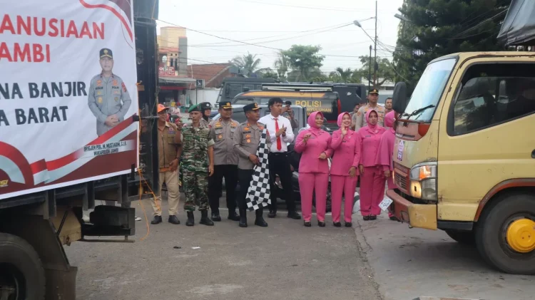 Melalui Polres Bungo, Polda Jambi dan Bhayangkari Salurkan Bantuan Kemanusiaan untuk Korban Bencana di Sumbar