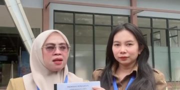 Kades Desa Tanjung Lebar Endang Lestari Datangi Kantor PLN Pusat Terkait Belum Masuknya Listrik Ke Desanya