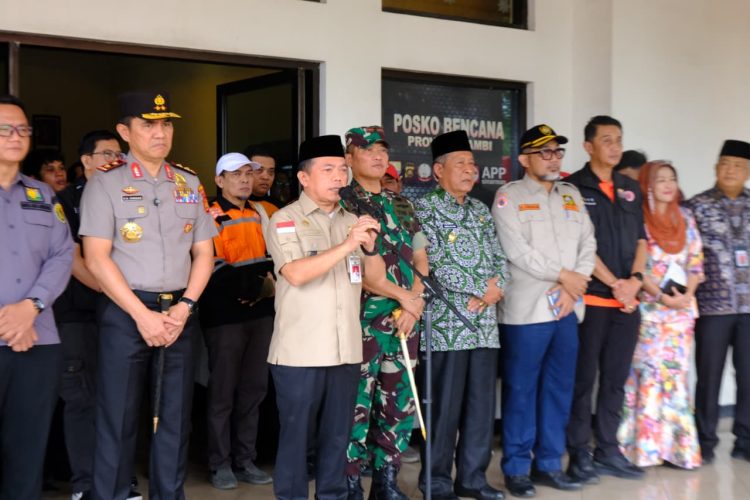 Bupati Anwar Sadat Kukuhkan dan Mutasi Sejumlah Pejabat di Lingkup Pemkab Tanjab Barat