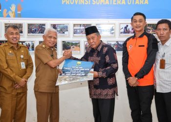 Jambi Bersatu Tangani Bencana: Wagub Sani Serahkan Dana Rp550 Juta dan 10 Ton Beras ke Medan