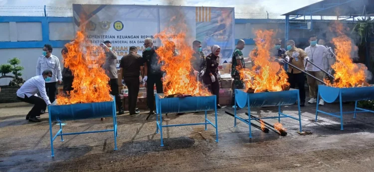 Bea Cukai Jambi Musnahkan 3,25 Juta Batang Rokok Ilegal, Selamatkan Potensi Kerugian Negara Rp2,47 Miliar