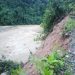 Akses Jalan Kabupaten Di Desa Telentam Runtuh, Sebelumnya Excavator Zoomlion Yang Beroperasi Ditempat, Milik Warga Ngaol.
