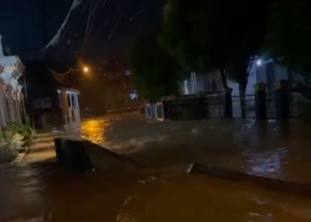 Hujan Deras, Banjir di Kota Jambi Rendam Rumah Warga dan Jalan